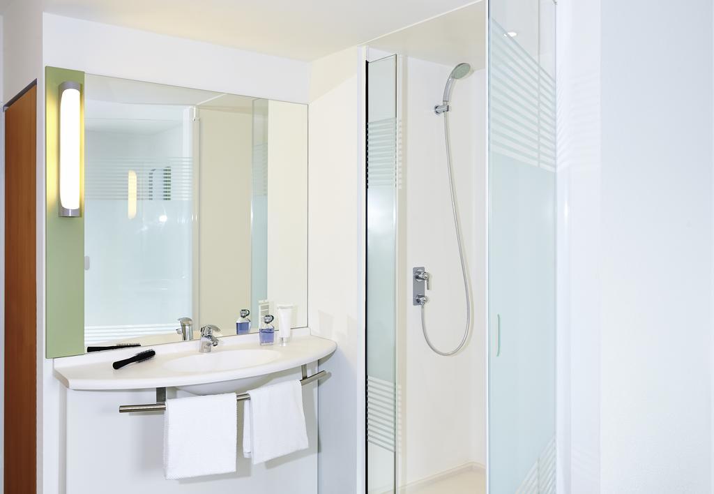 Ibis Budget Basel Pratteln Room photo